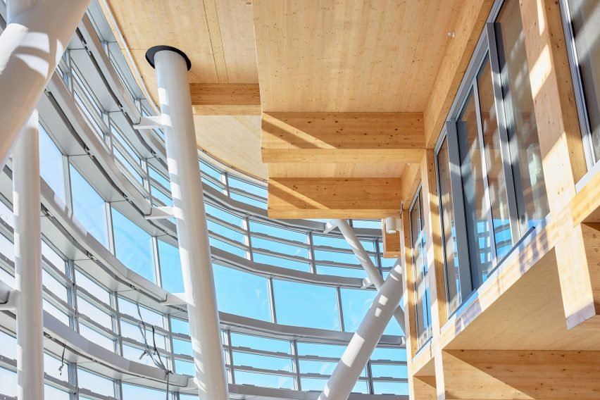 Breathing through the skin. Rammig said the façade is serrated to shade itself and ventilates naturally, which means it had to be fixed to the exoskeleton.