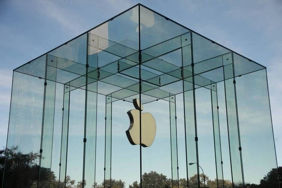 Fifth Avenue Apple Store glass cube