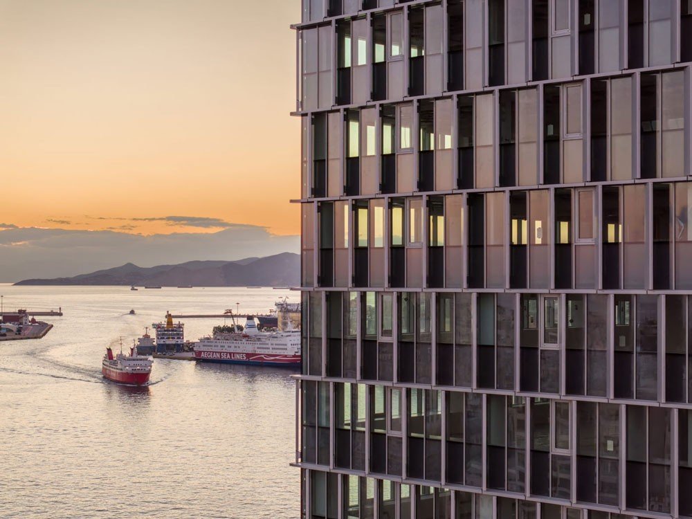 Piraeus Tower sul waterfront di Atene