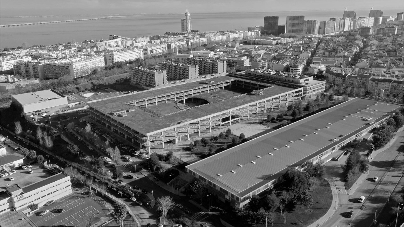 Aerial photograph of the original 1970s concrete structure before redevelopment