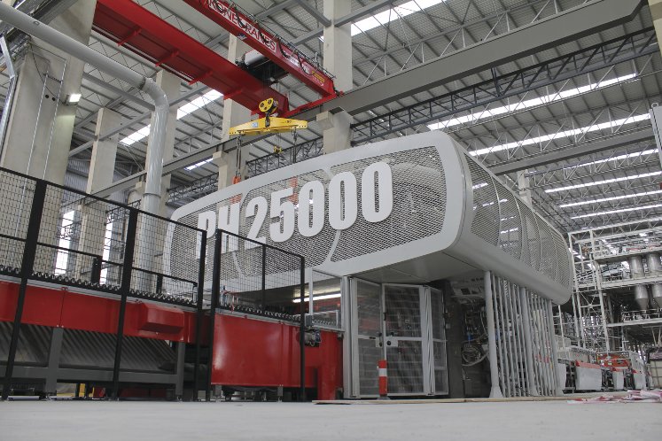 25,000 tonnes. Once a little humidity lets the slab be shaped, Igartua said it is pressed at 25,000 tonnes on one of the largest presses in Europe.