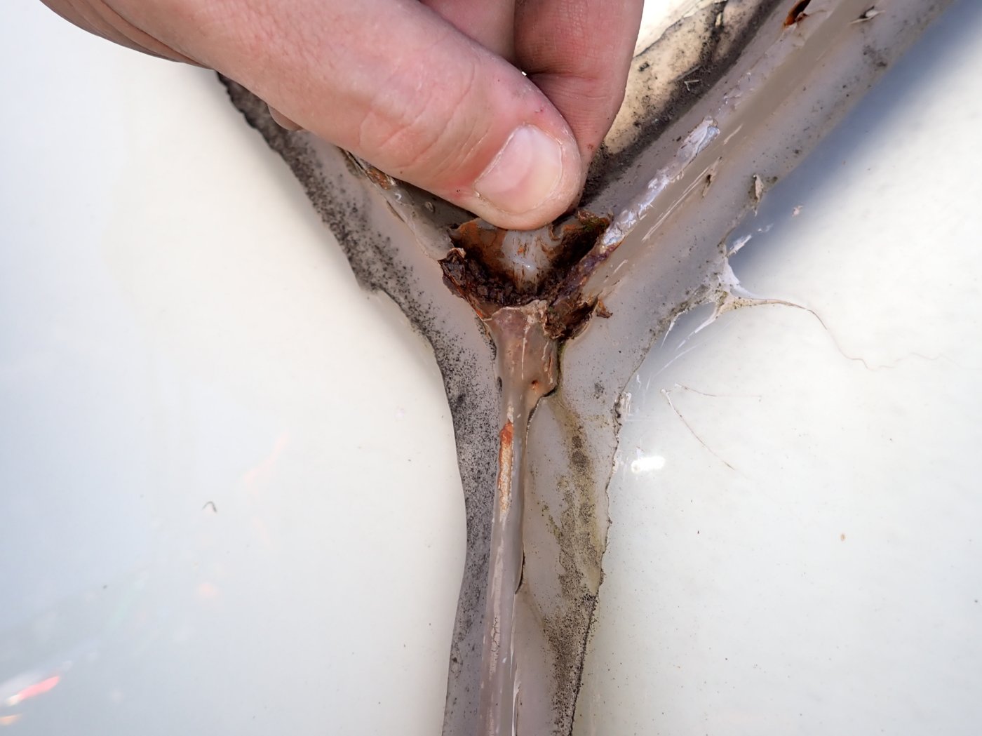 Corroded façade joint