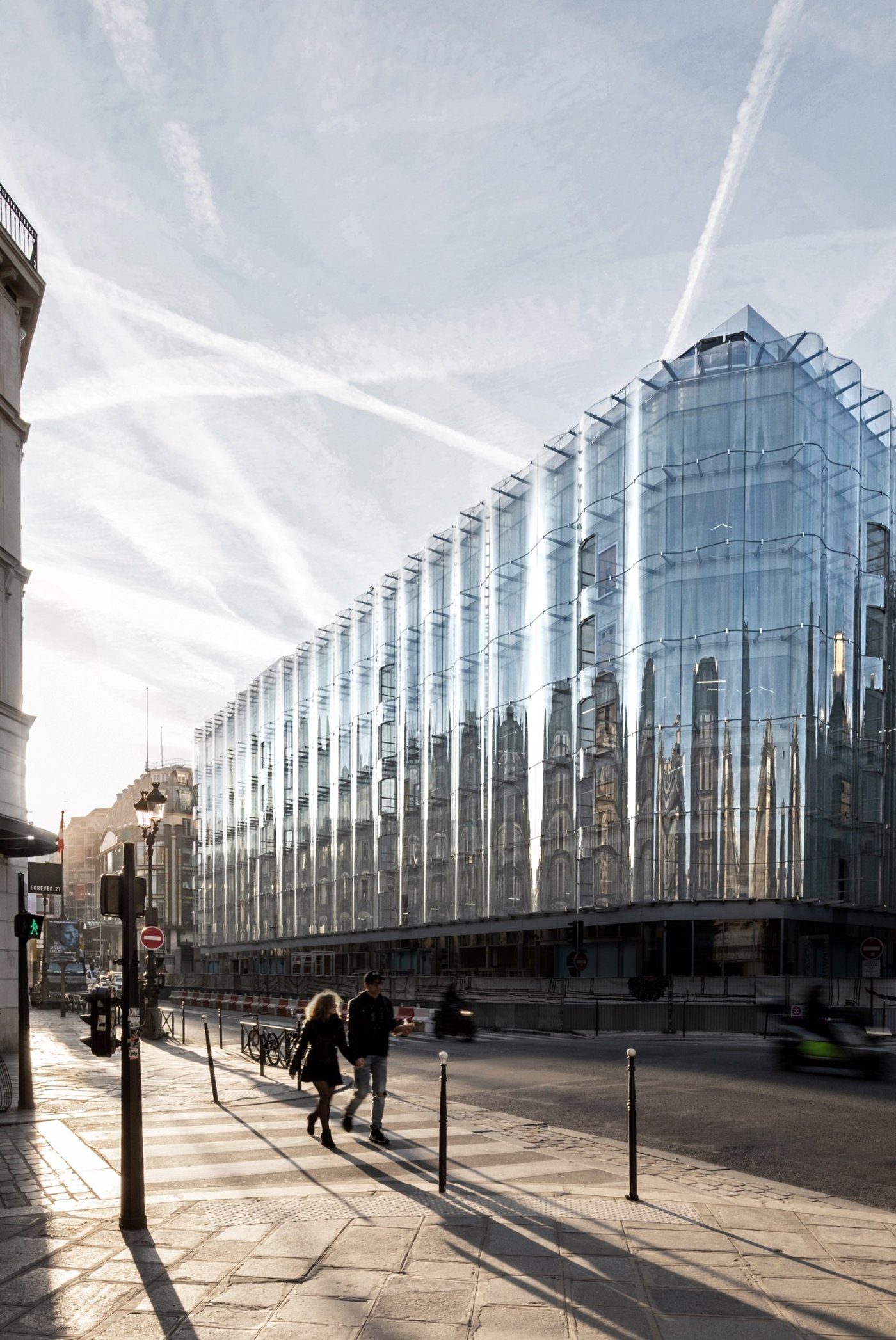 La Samaritaine curved glass facade in Paris
