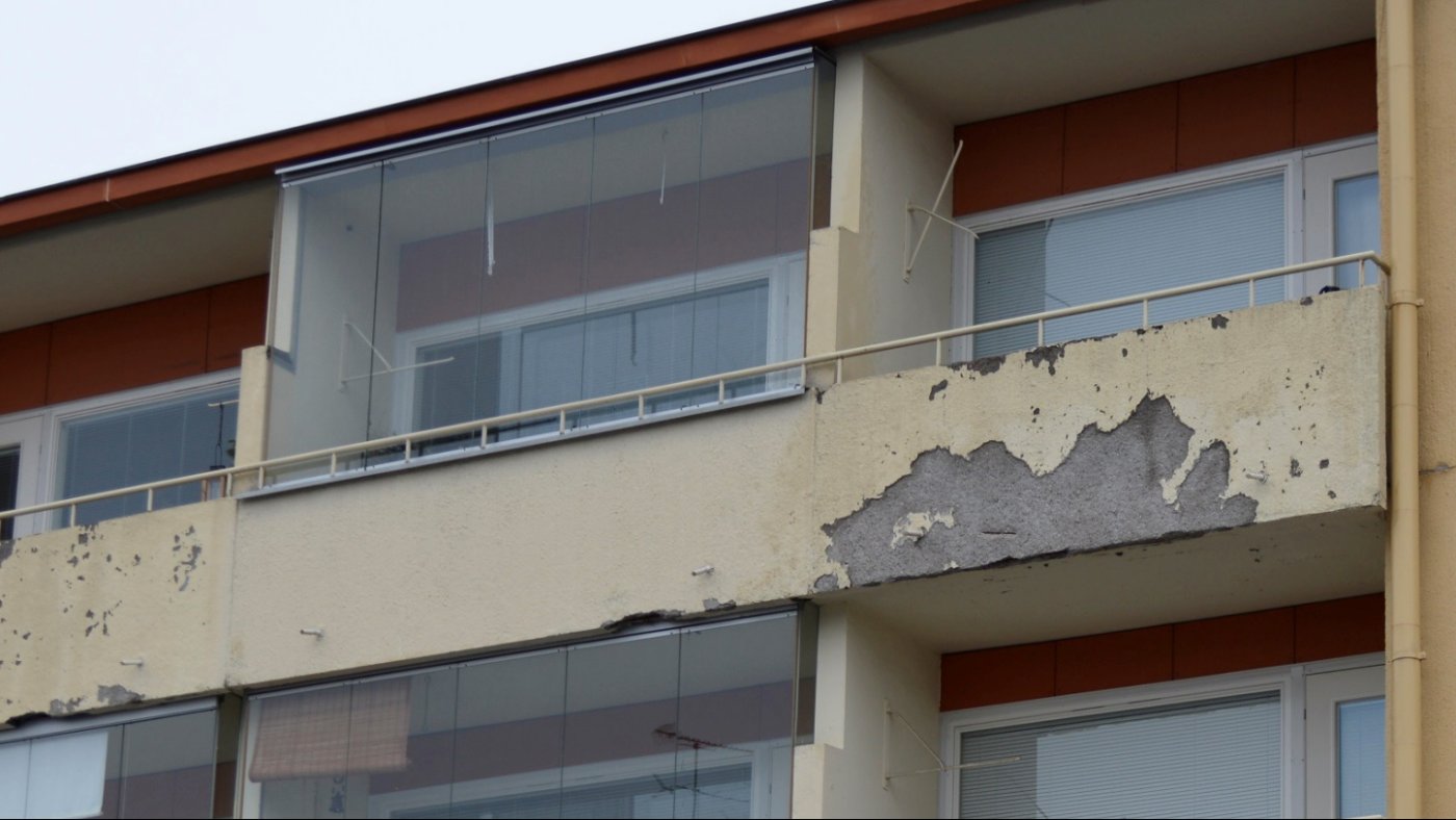 Glazed and unglazed. On the same building, the unglazed concrete is spalling where moisture has reached the back of the slab; glazing adds 30 to 50 years to the structure.