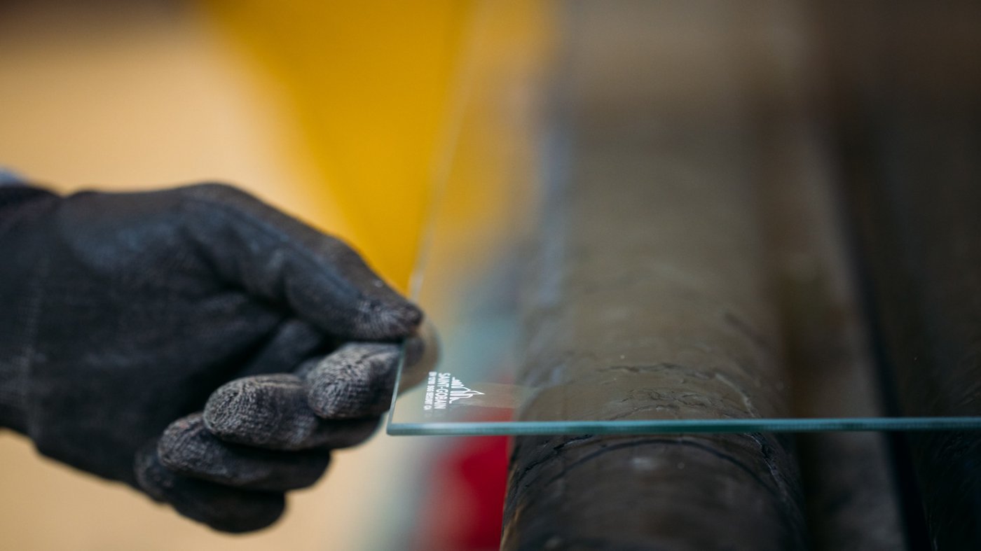 Low-carbon glass detail