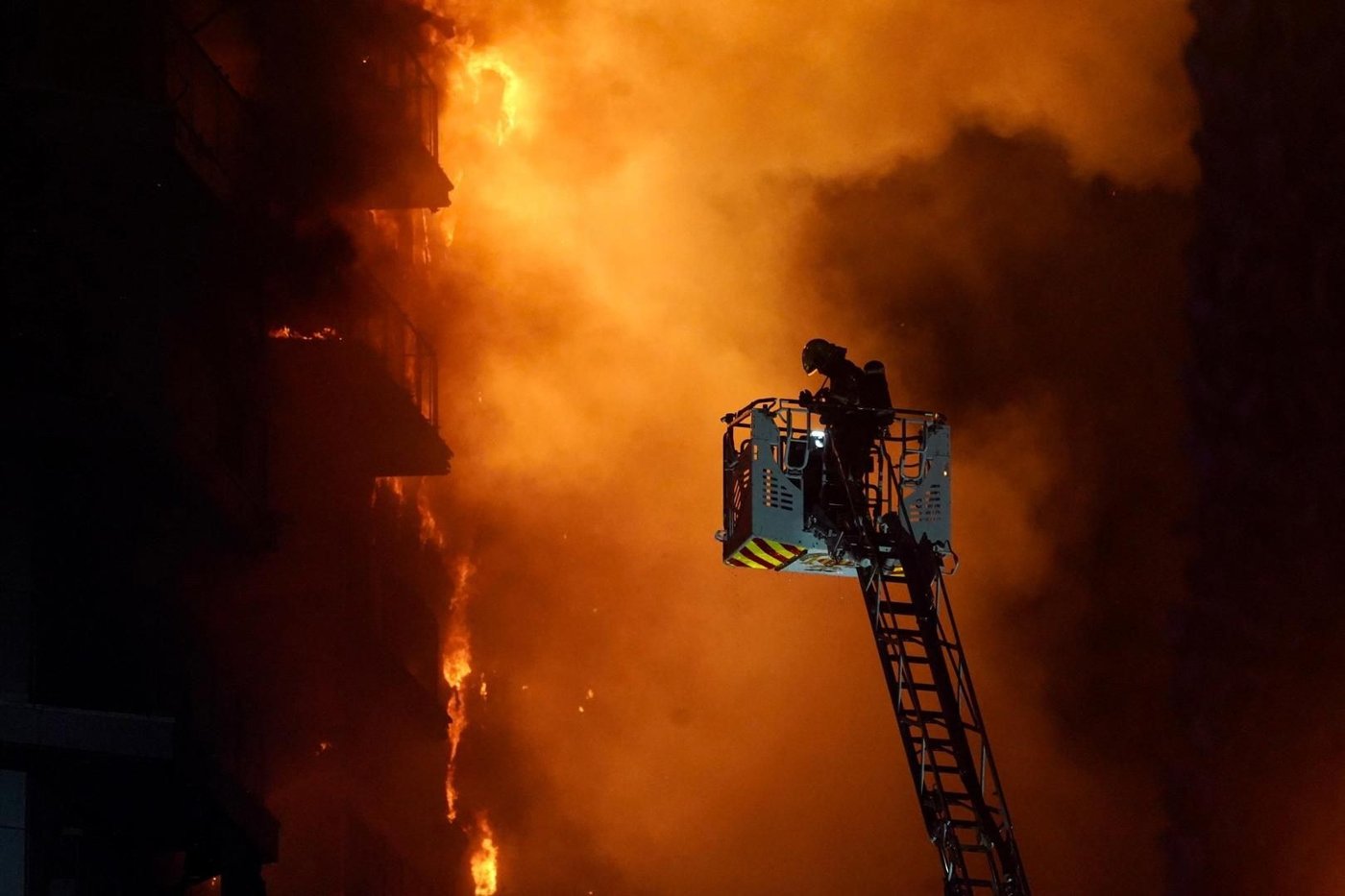 Cavities change fire behaviour