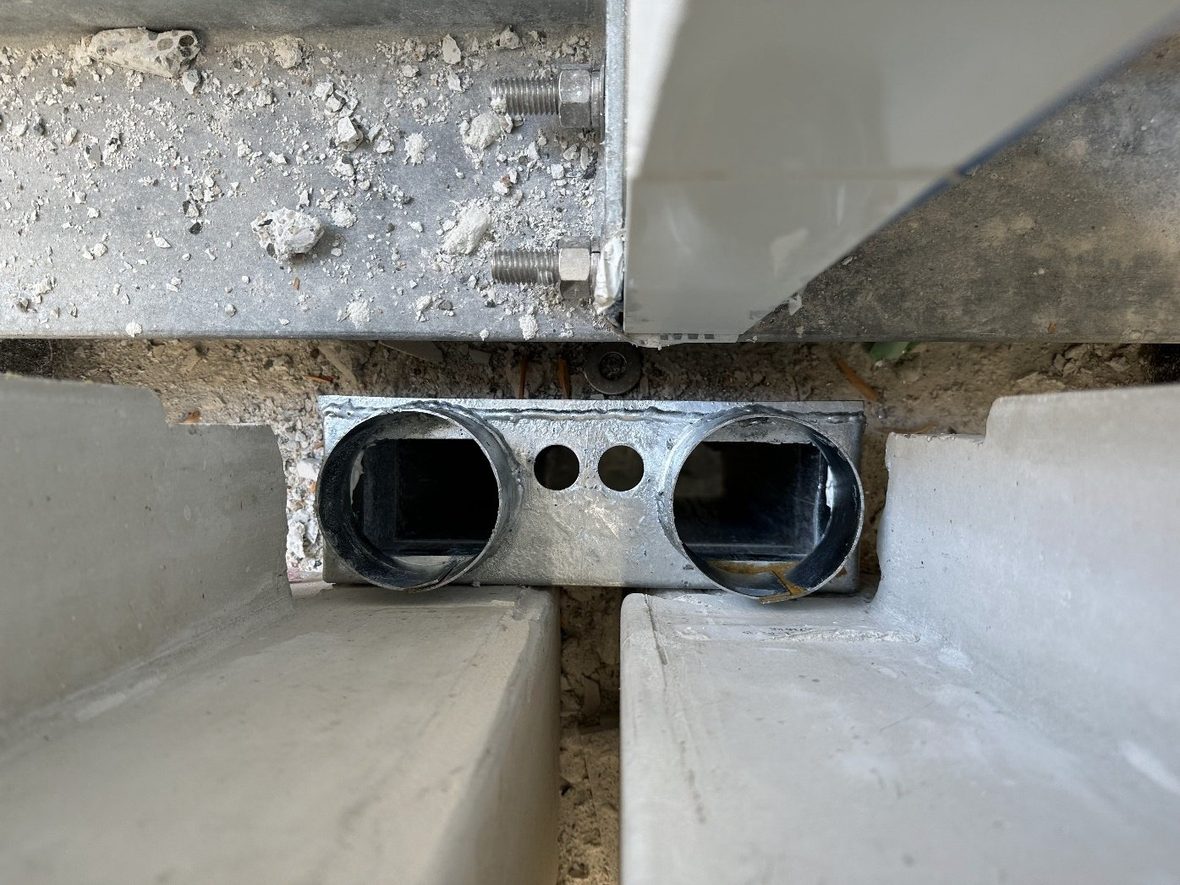 A curtain-wall toggle and gasket detail