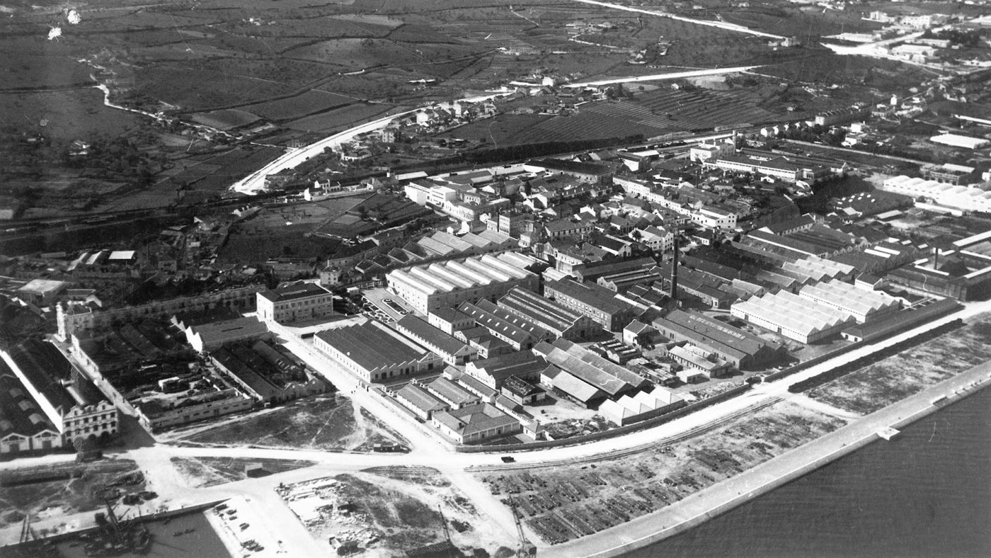 Fotografia histórica da zona industrial do Braço de Prata