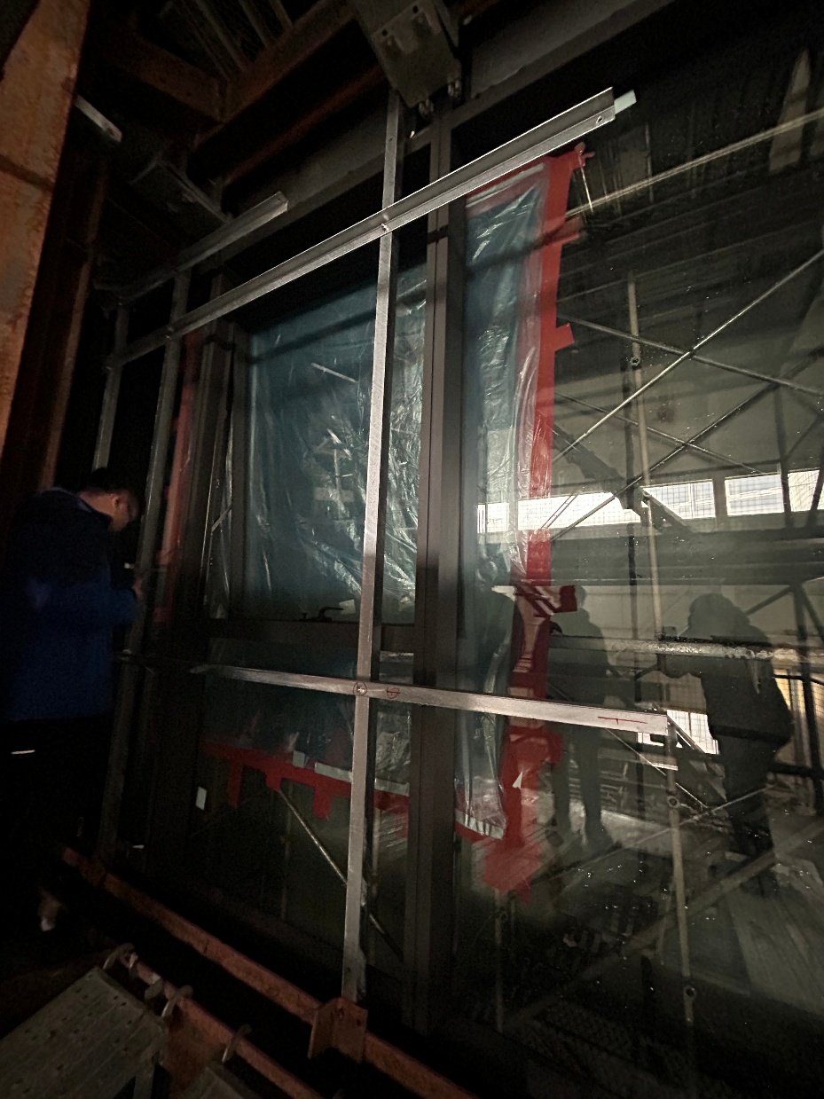 A façade window test rig