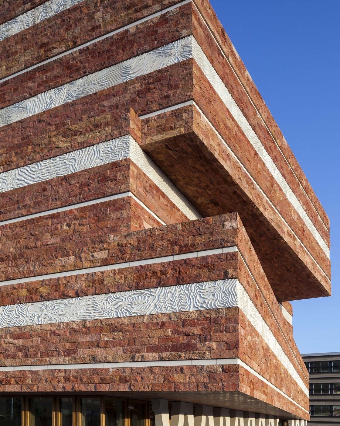 Naturalis stone massing