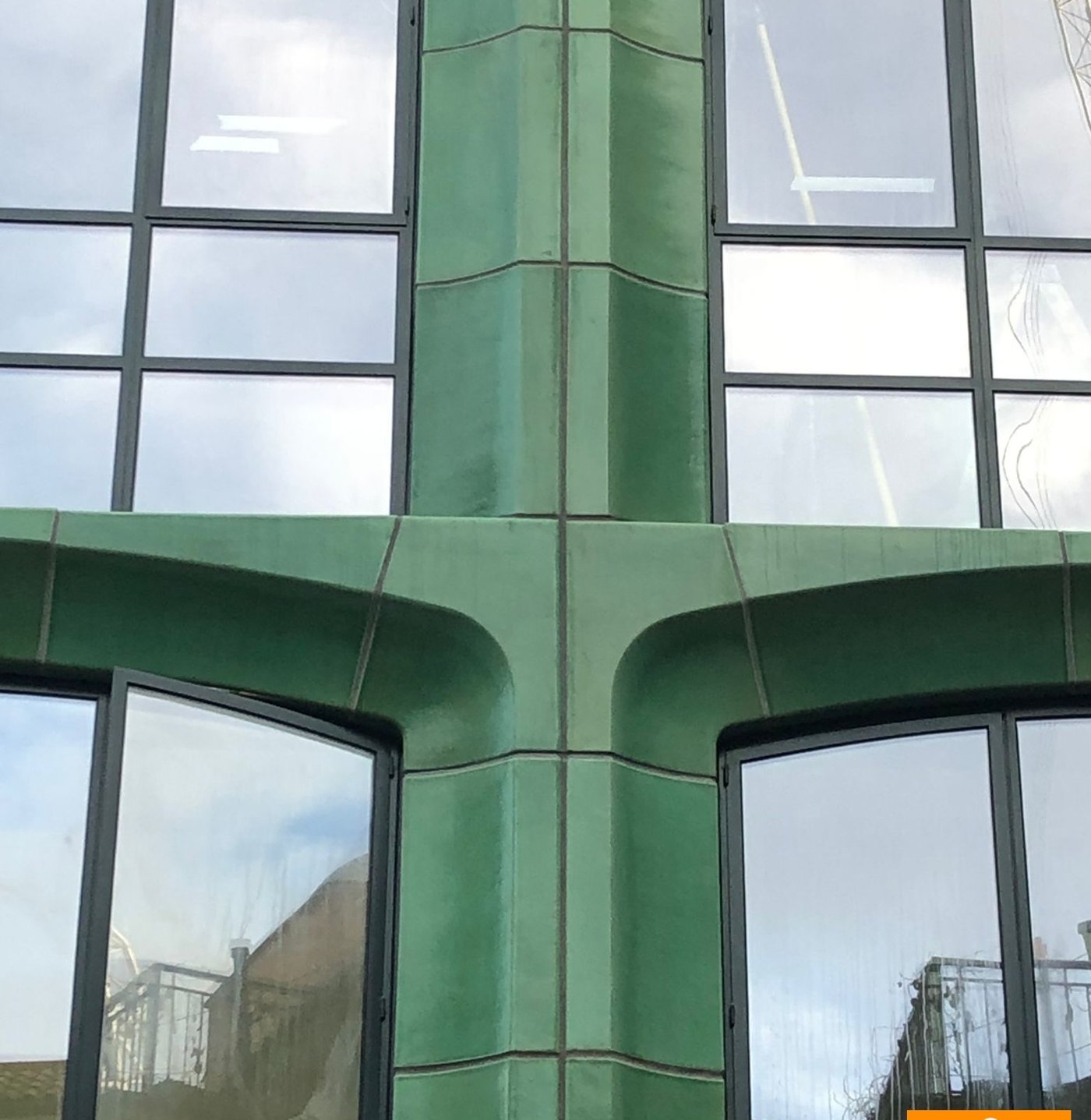 Structural glass mullion