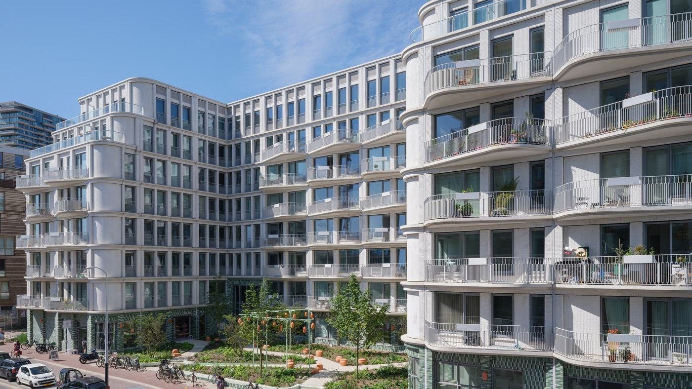 Housing ensemble