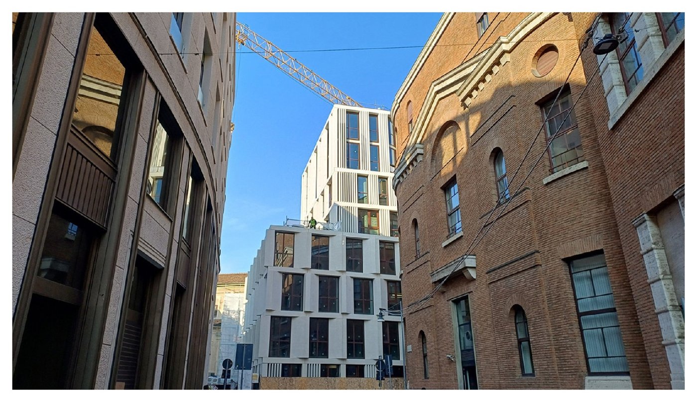 Nuovo edificio inserito nel tessuto urbano esistente