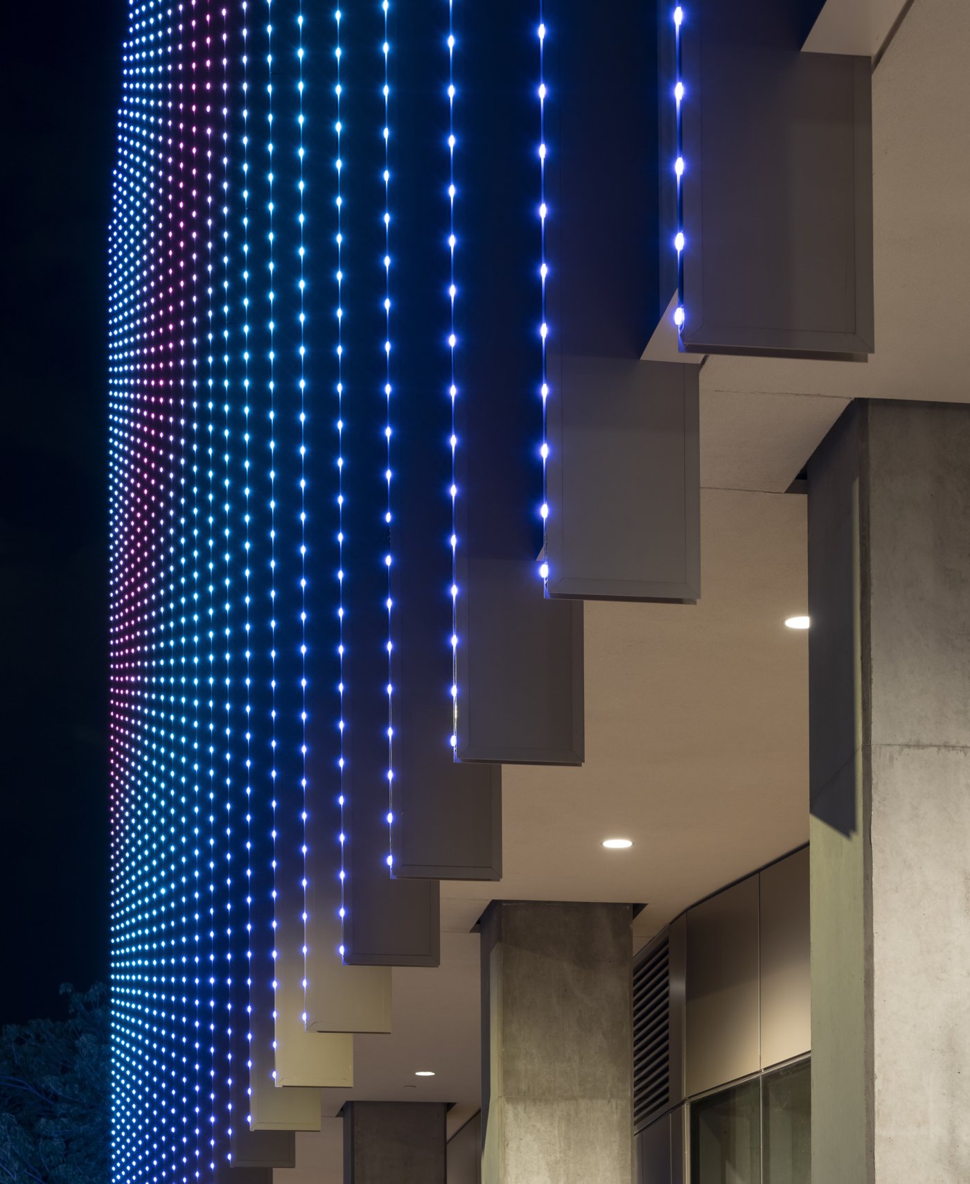 Integrated facade feature