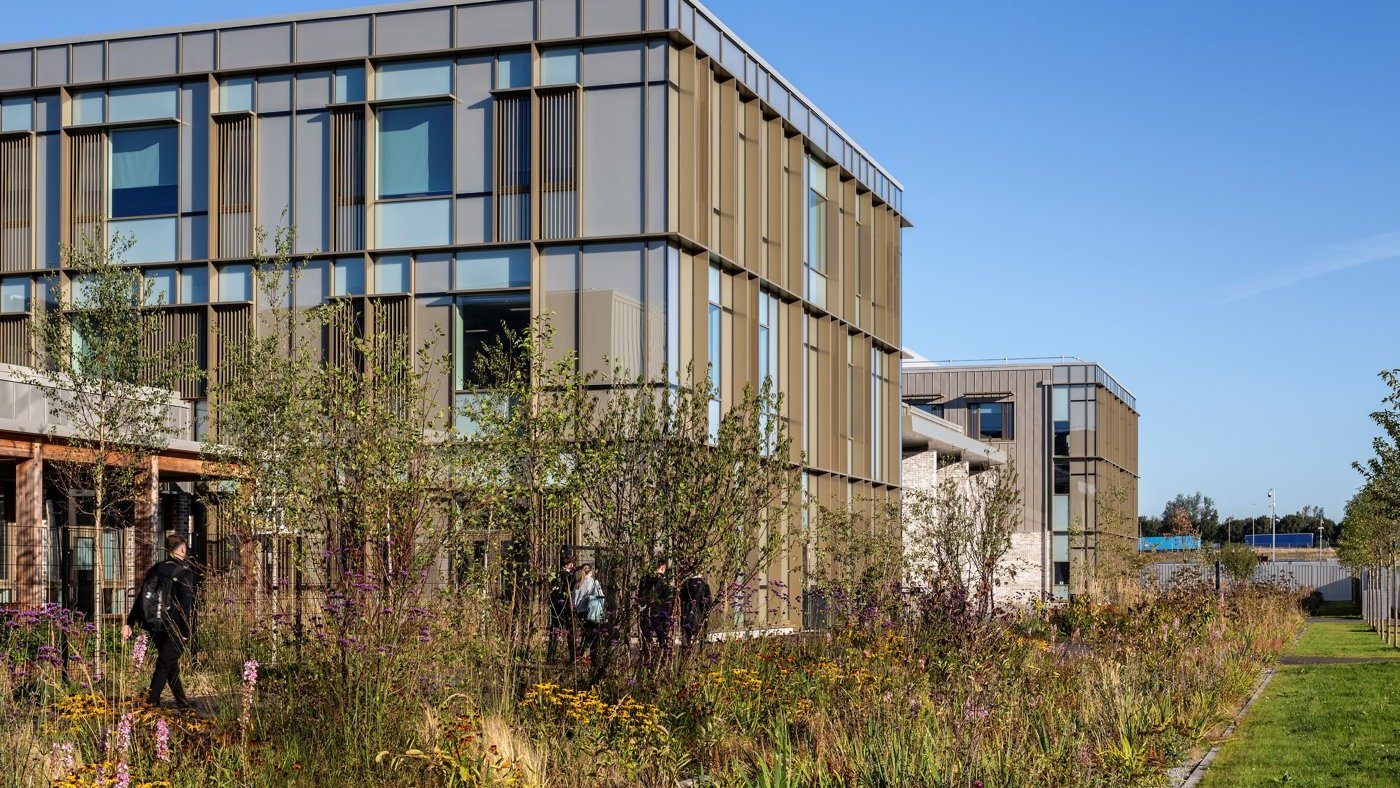 Low-energy timber-clad building exterior
