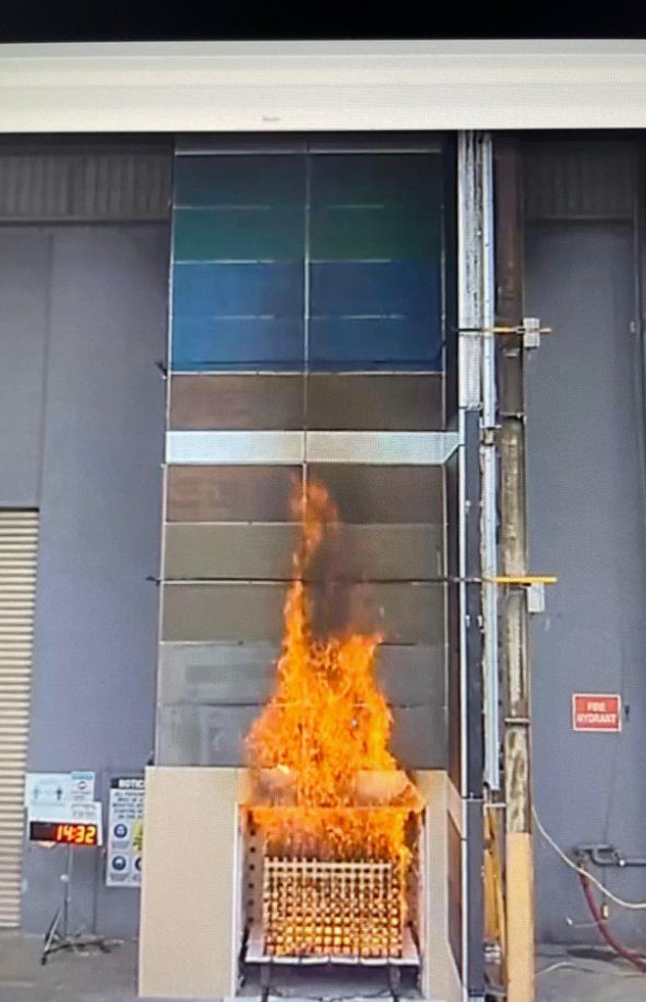 A façade fire test