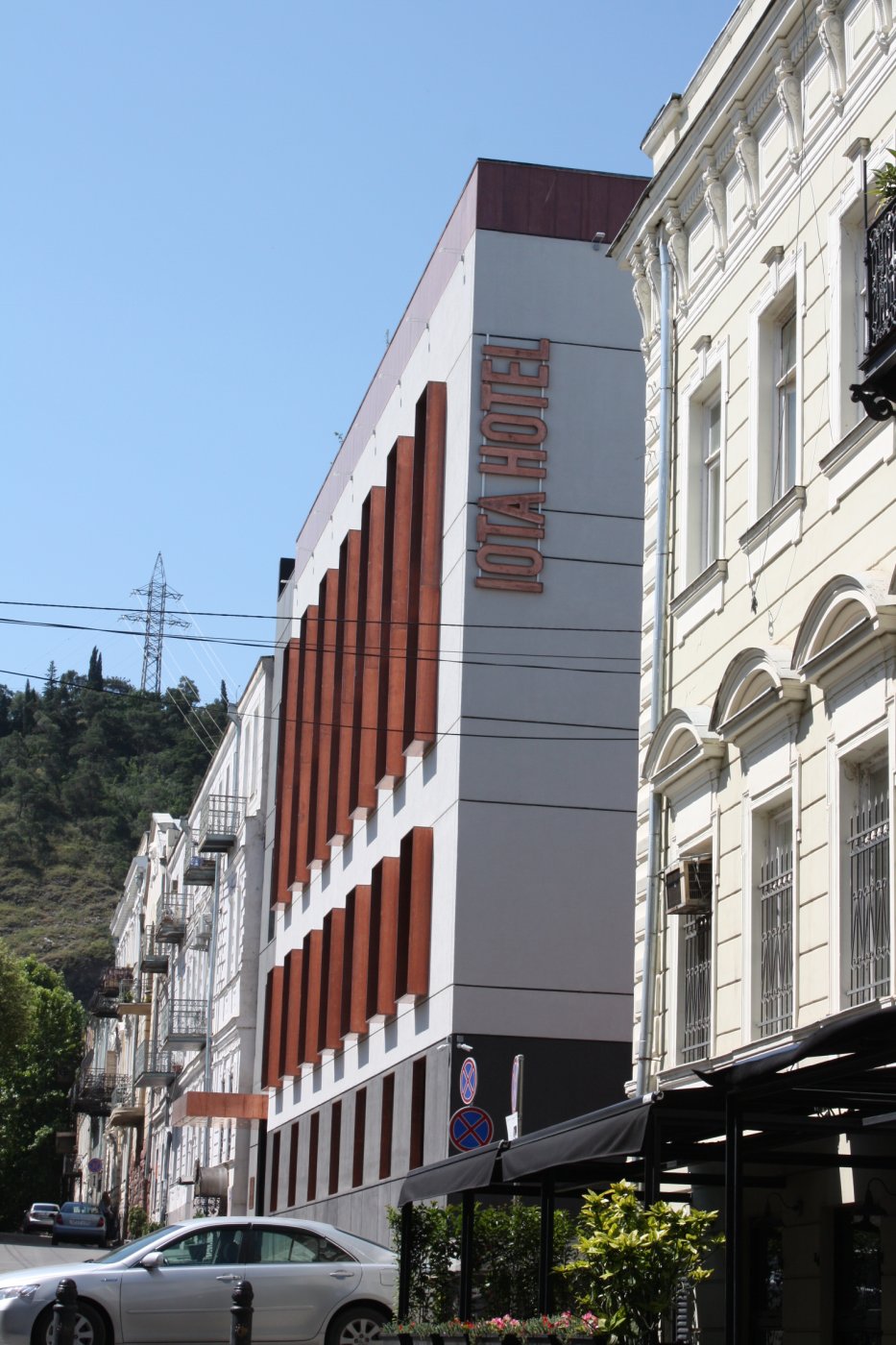 Hotel Iota ორ ისტორიულ ფასადს შორის