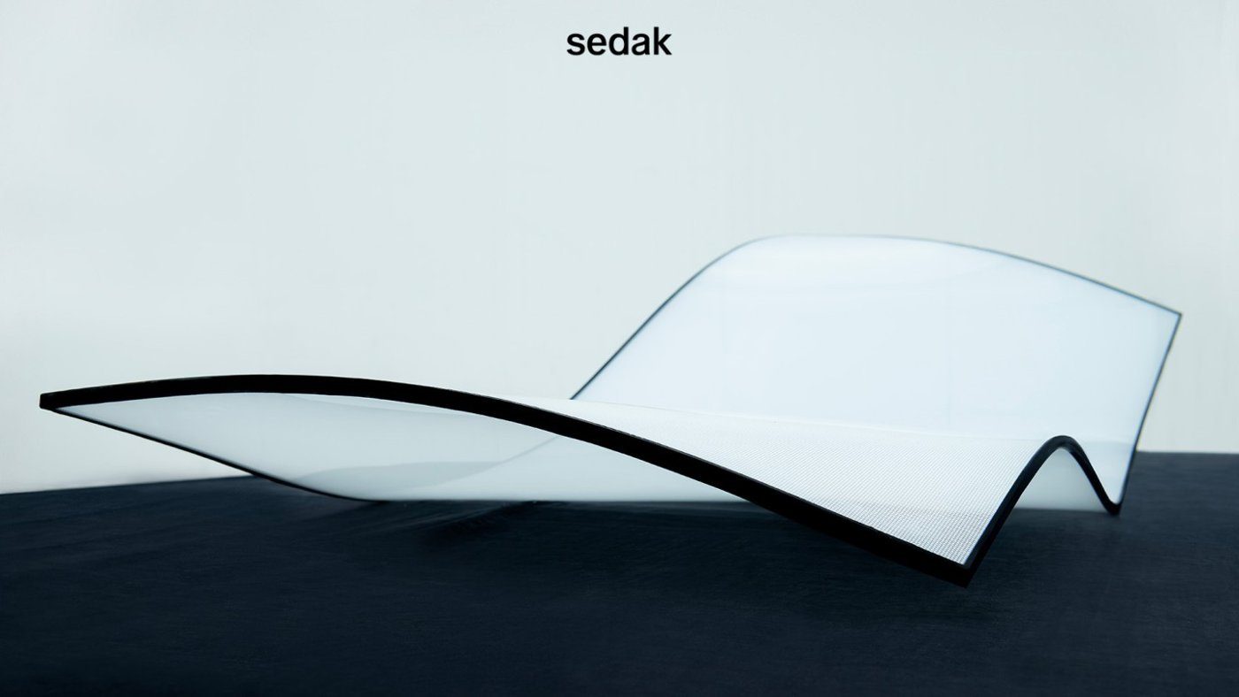 A 3D-bent tempered-glass form