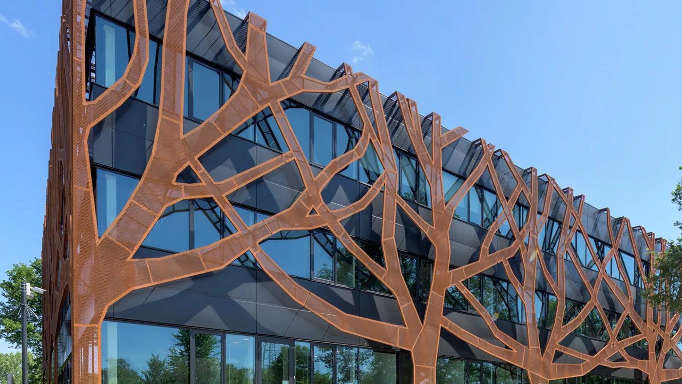 Expressive latticed facade