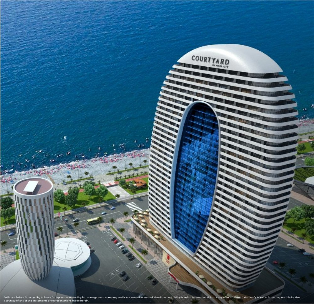 Alliance Palace в Батуми, овальная башня на берегу моря