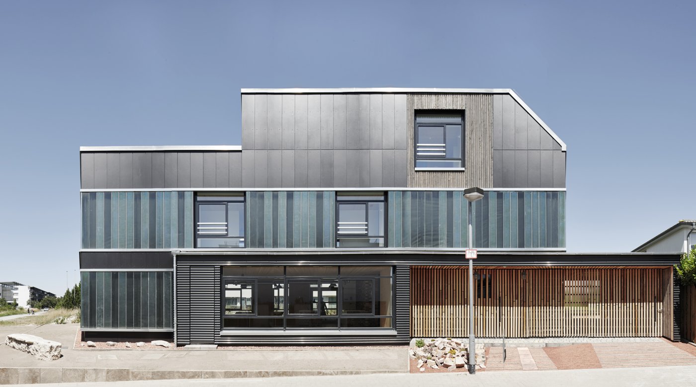 09 recycling house