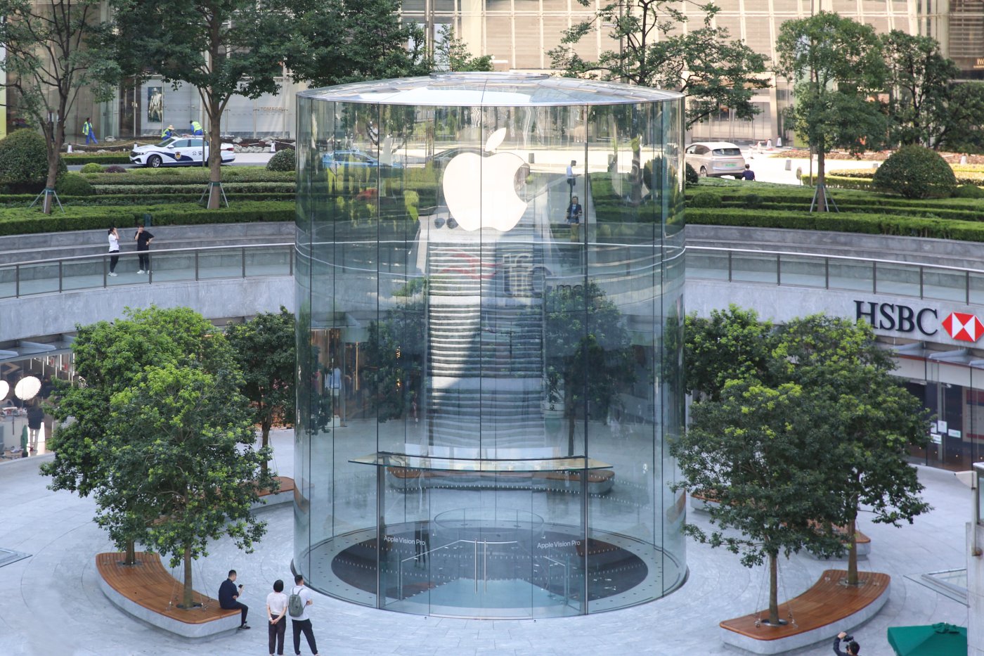 One piece, twelve metres tall. Shanghai’s IFC store rebuilt on its old site: the 2010 design had to be split in three, and this has no frames, no ribs and no metal attachments.
