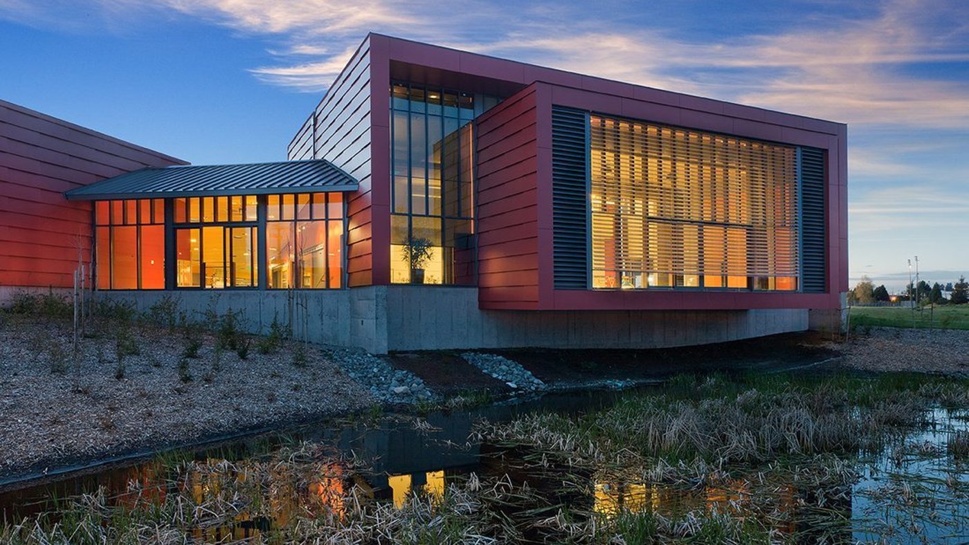 A rainscreen facade system