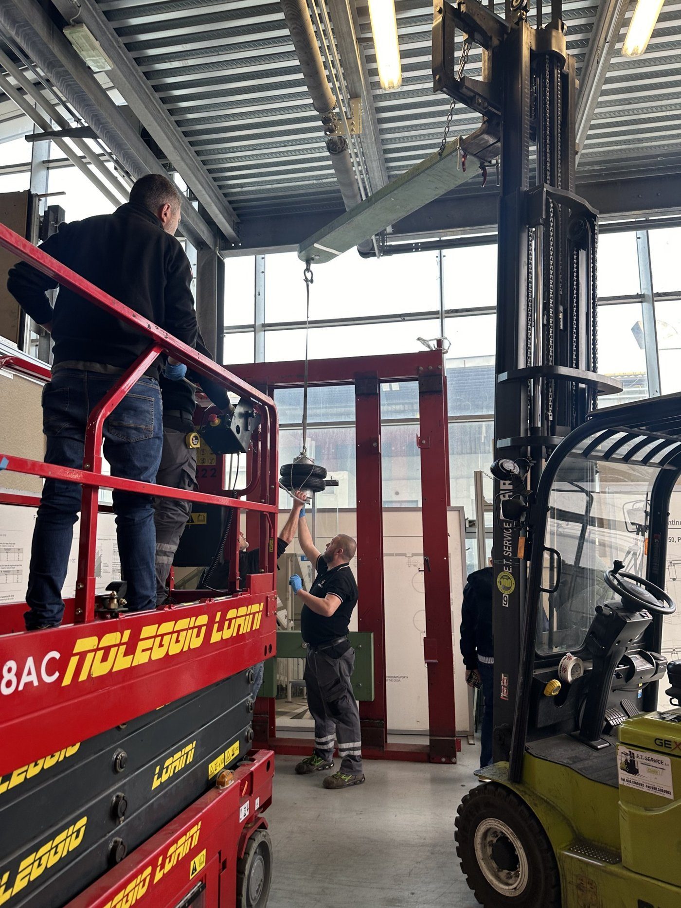 Load testing of the first balustrade sample