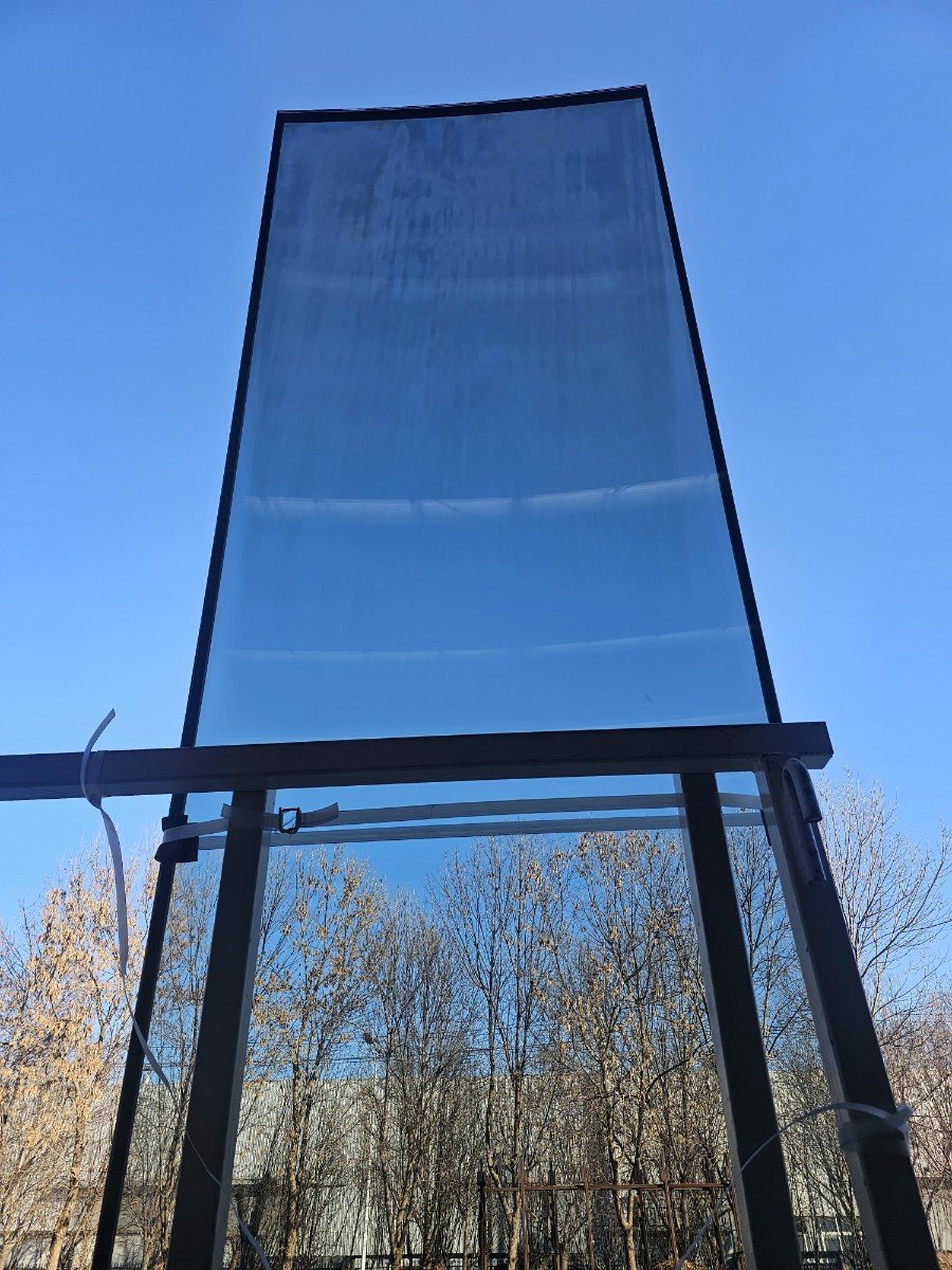 Curved glass benchmark