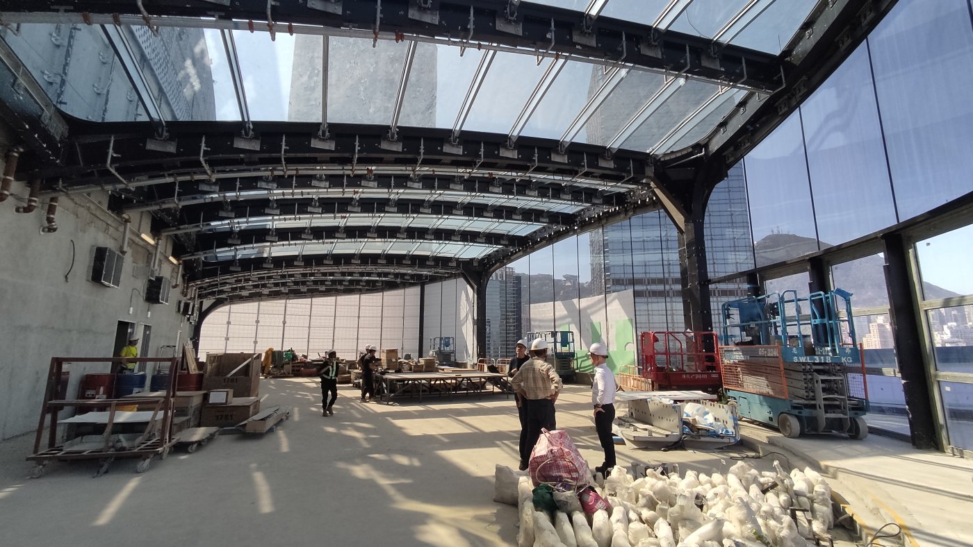 Frameless, spanning 7.5 metres. No mullions and no fins at the banquet hall, so the glass spans top to bottom and the build-up gets thick.