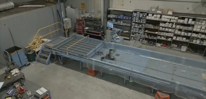 Large-scale steel façade performance testing structure