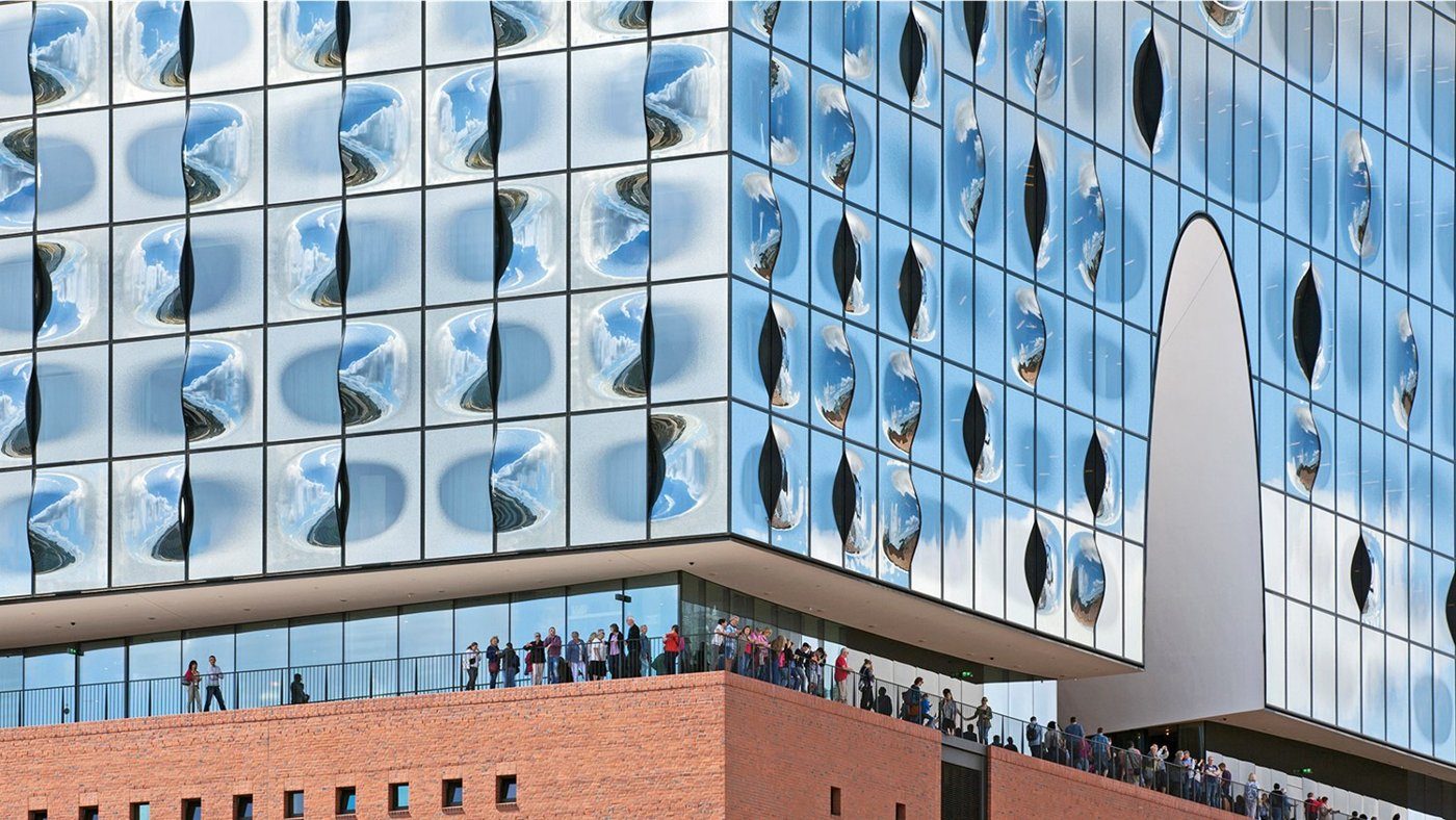 Freeform glass as façade language